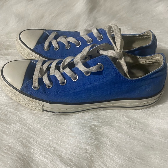 Blue low top Converse women’s size 8 men’s size 6 - Picture 2 of 6